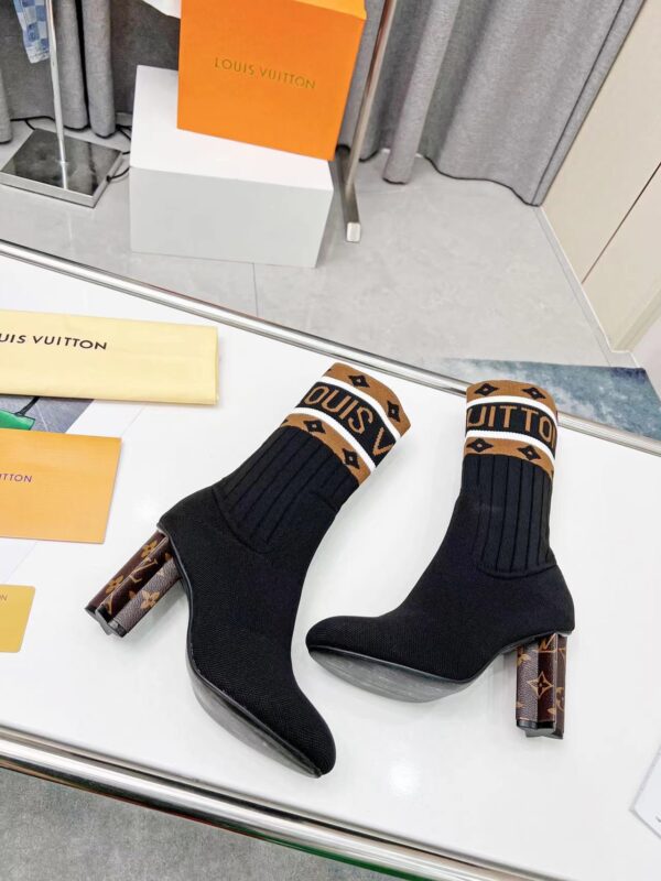LV WOMEN’S BOOTS - Image 9