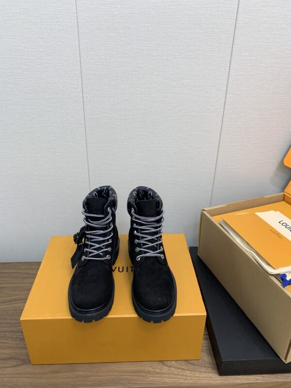 LV WOMEN’S BOOTS - Image 2