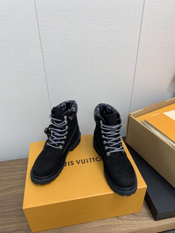LV WOMEN’S BOOTS - Image 3