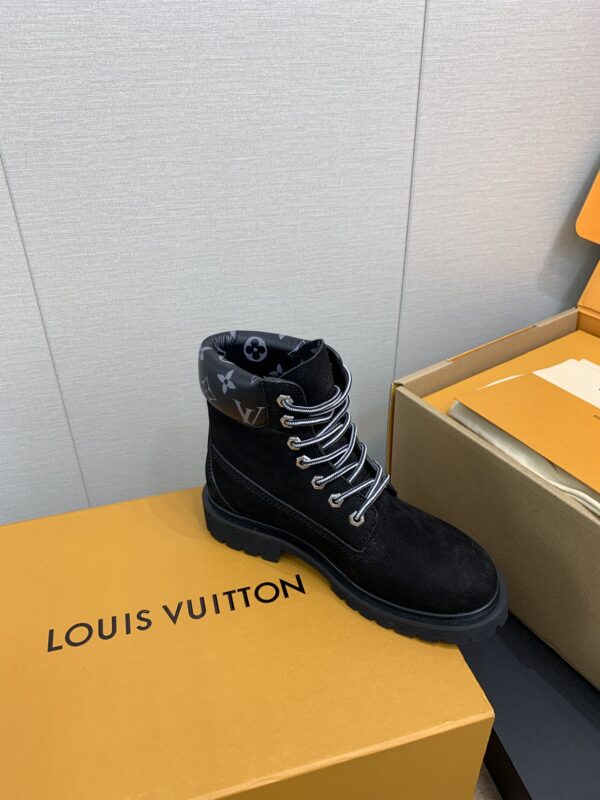 LV WOMEN’S BOOTS - Image 7