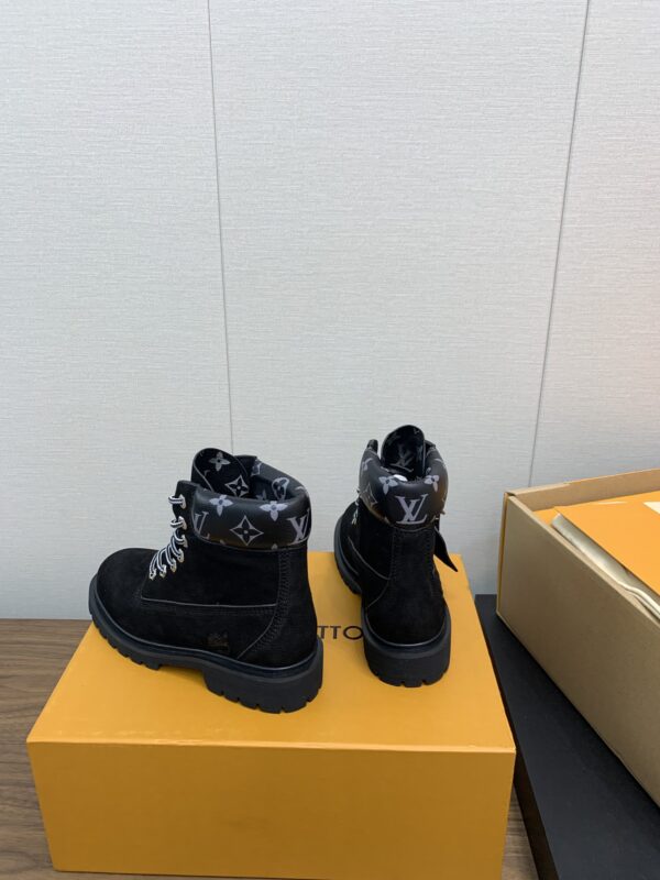 LV WOMEN’S BOOTS - Image 8