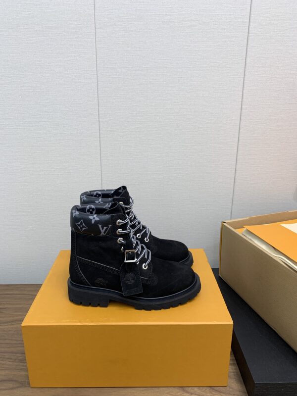 LV WOMEN’S BOOTS - Image 9
