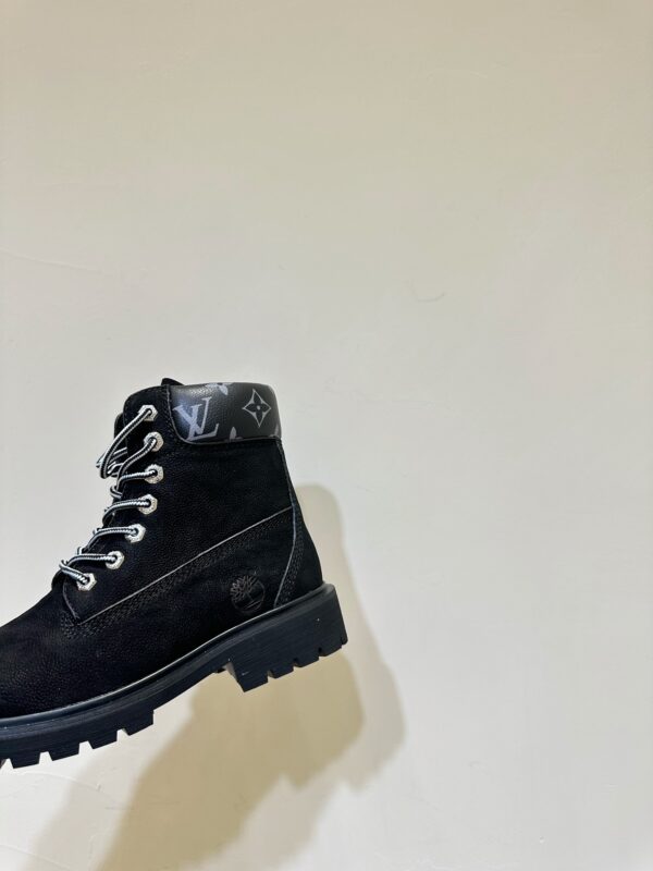 LV WOMEN’S BOOTS - Image 12