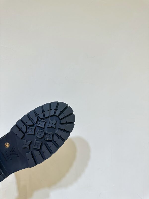 LV WOMEN’S BOOTS - Image 13