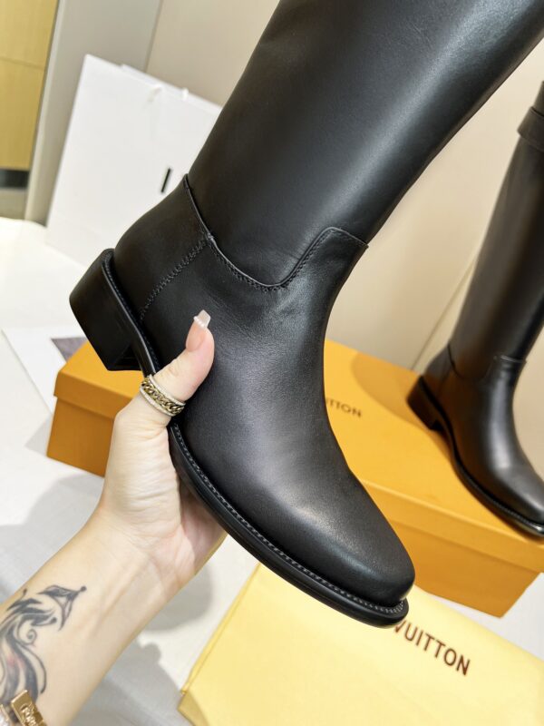 LV WOMEN’S BOOTS - Image 8