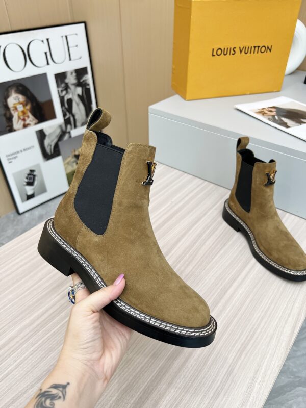 LV WOMEN’S BOOTS - Image 2
