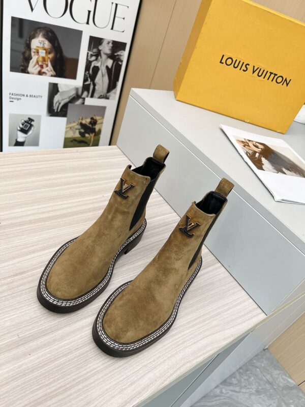 LV WOMEN’S BOOTS - Image 4