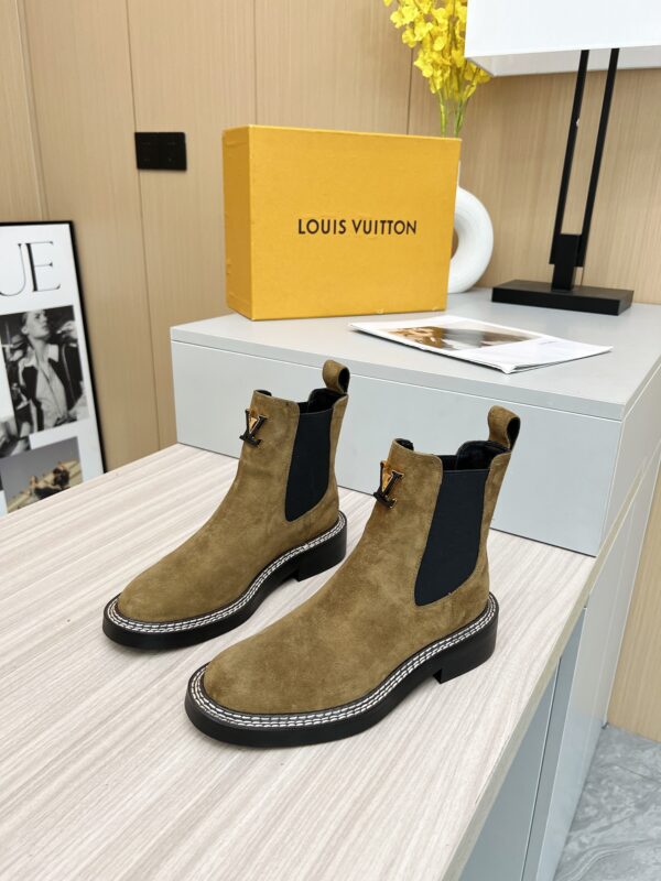 LV WOMEN’S BOOTS - Image 6