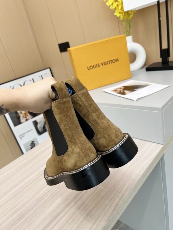 LV WOMEN’S BOOTS - Image 7