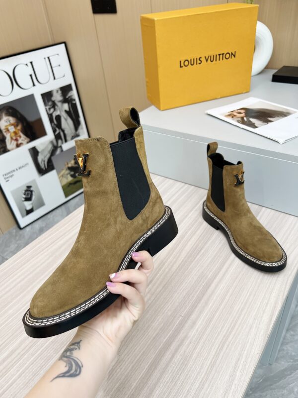 LV WOMEN’S BOOTS - Image 8
