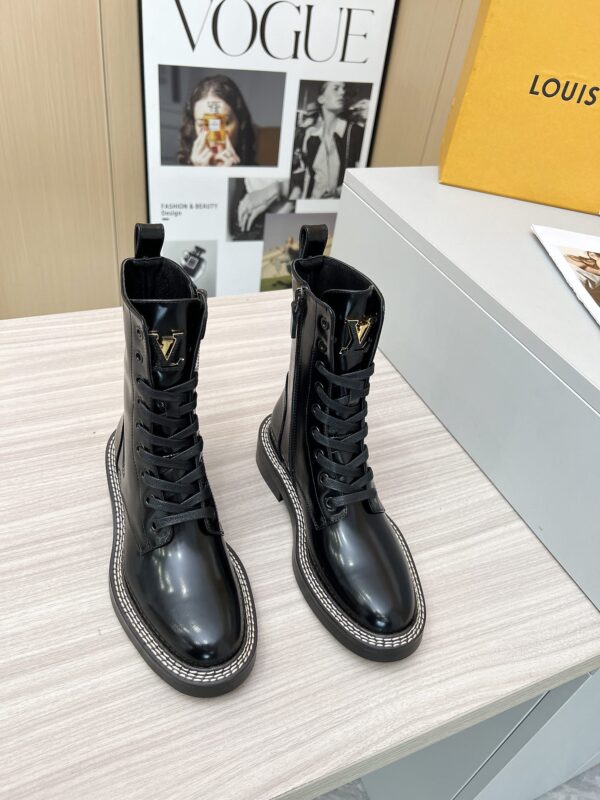 LV WOMEN’S BOOTS - Image 9