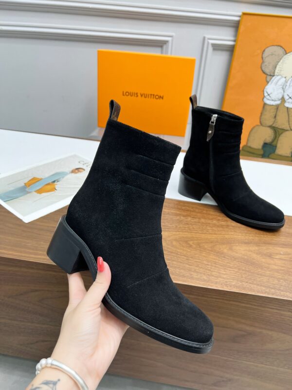 LV WOMEN’S BOOTS - Image 2
