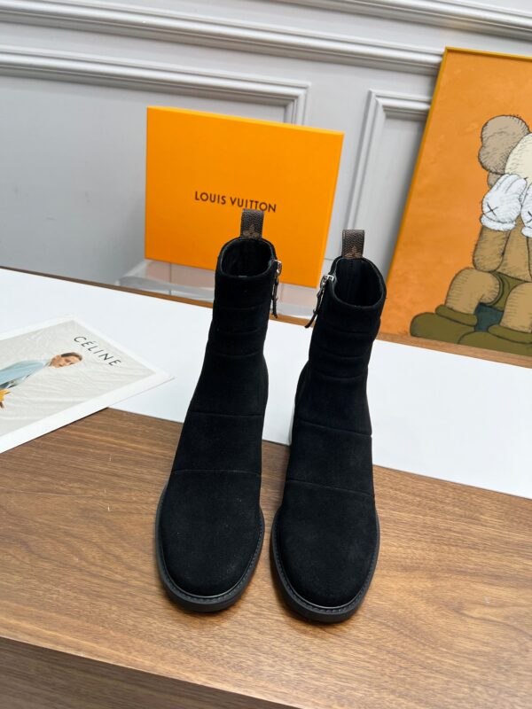 LV WOMEN’S BOOTS - Image 3