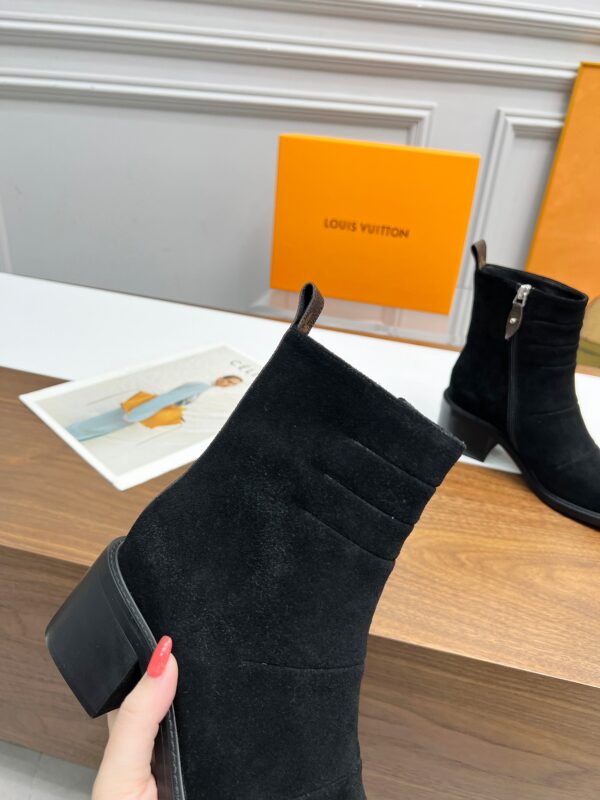LV WOMEN’S BOOTS - Image 4