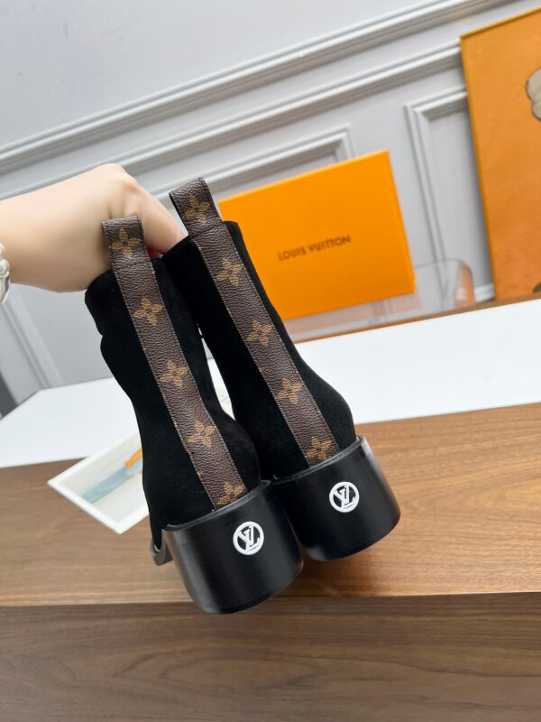 LV WOMEN’S BOOTS - Image 5