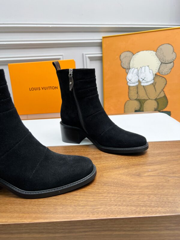 LV WOMEN’S BOOTS - Image 6