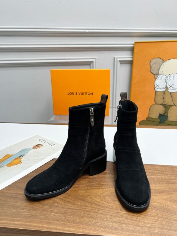 LV WOMEN’S BOOTS - Image 7