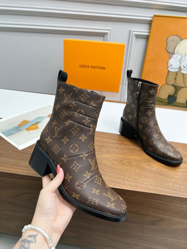 LV WOMEN’S BOOTS - Image 2