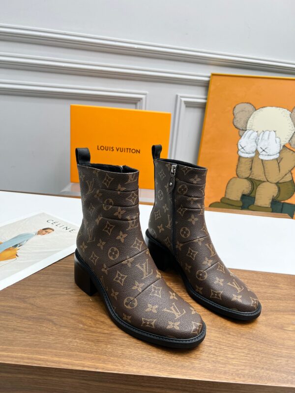 LV WOMEN’S BOOTS - Image 3