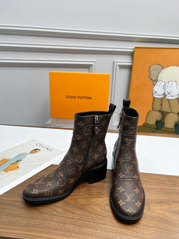 LV WOMEN’S BOOTS - Image 4