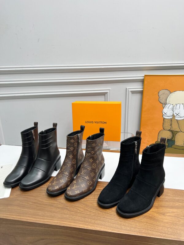 LV WOMEN’S BOOTS - Image 6