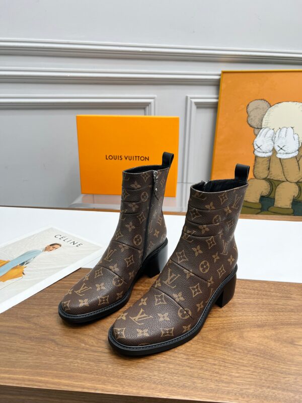 LV WOMEN’S BOOTS - Image 8