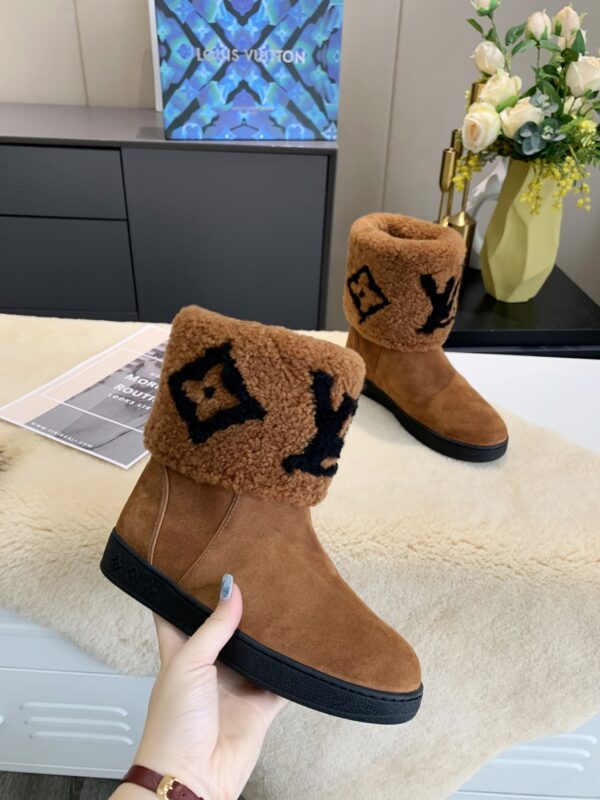 LV WOMEN’S BOOTS - Image 2