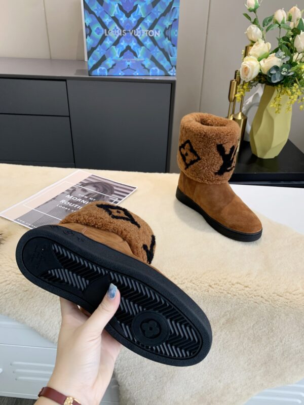LV WOMEN’S BOOTS - Image 3