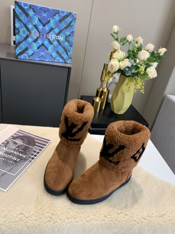 LV WOMEN’S BOOTS - Image 4
