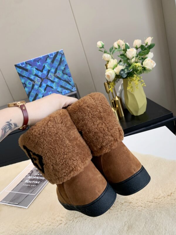 LV WOMEN’S BOOTS - Image 5