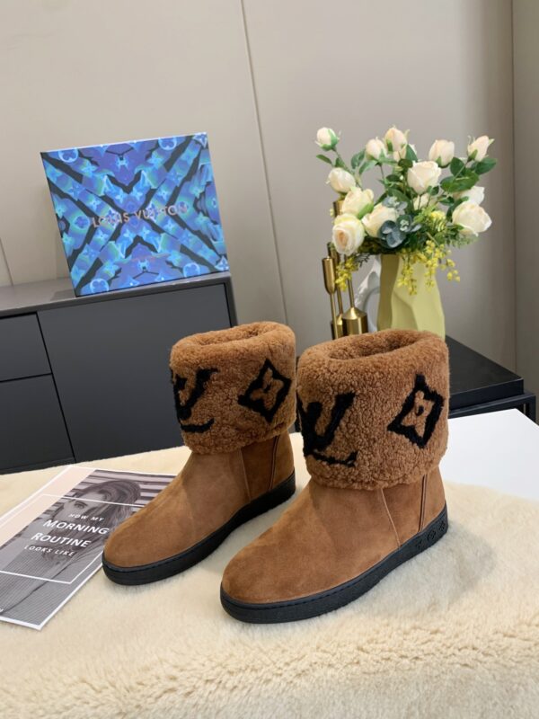 LV WOMEN’S BOOTS - Image 6