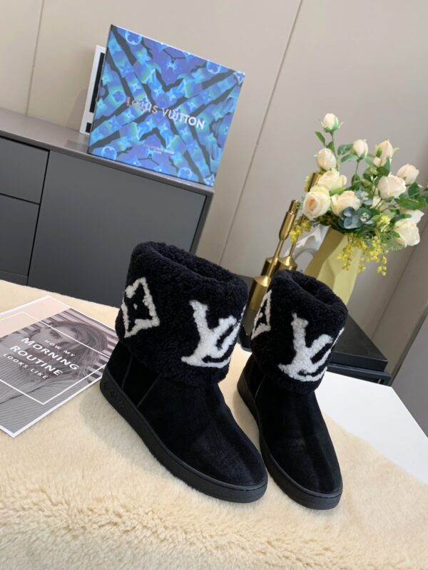 LV WOMEN’S BOOTS - Image 5