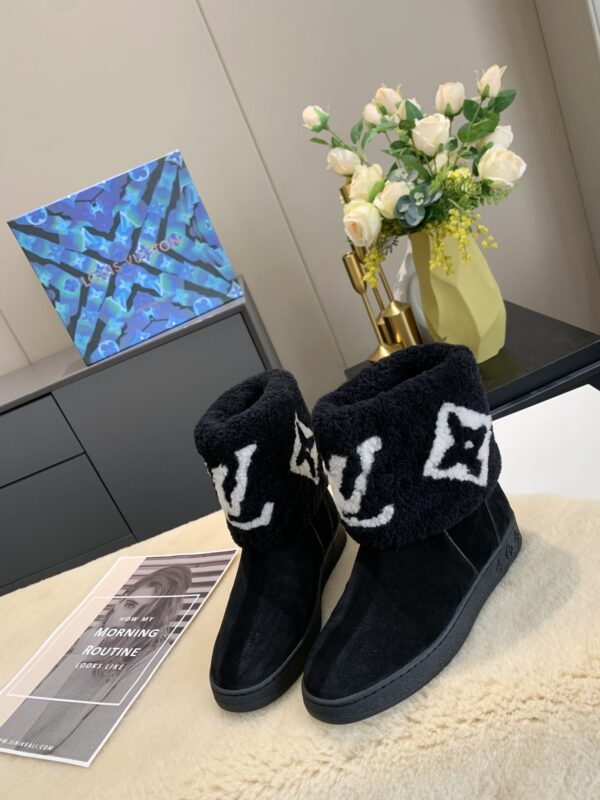 LV WOMEN’S BOOTS - Image 3