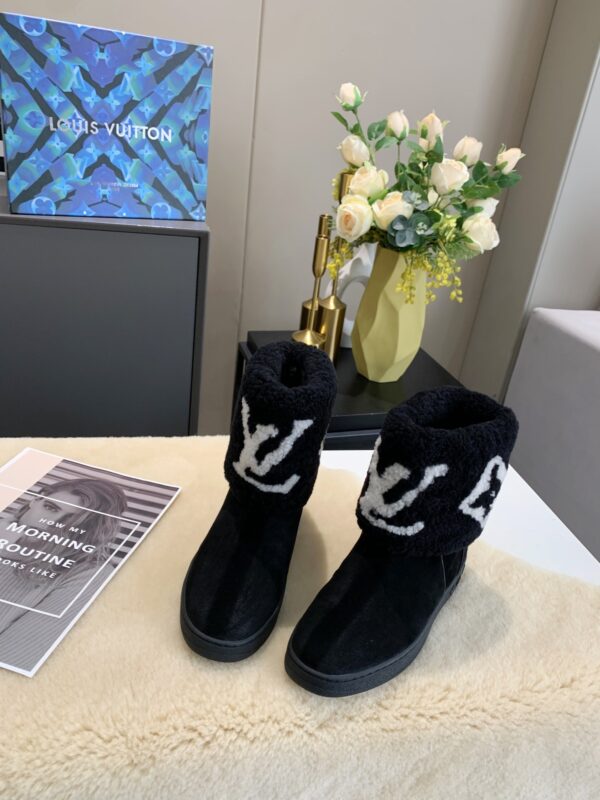 LV WOMEN’S BOOTS - Image 2