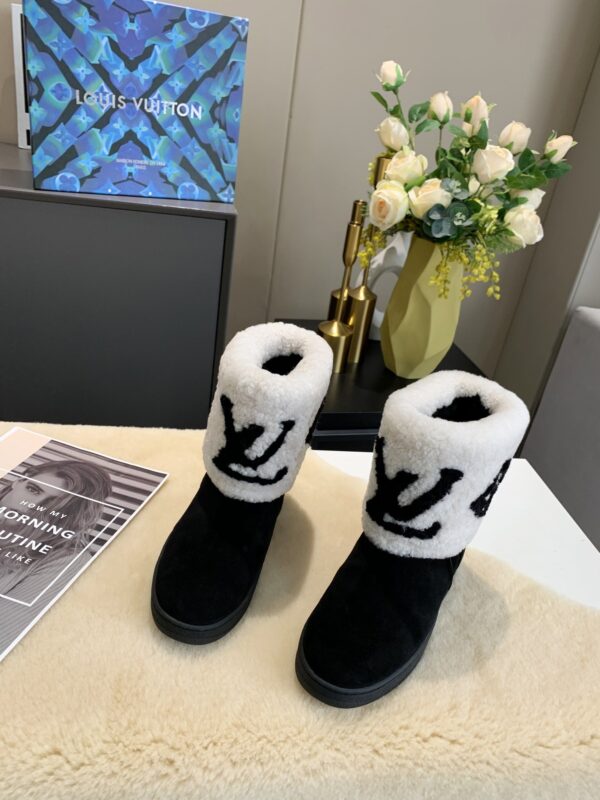 LV WOMEN’S BOOTS - Image 3