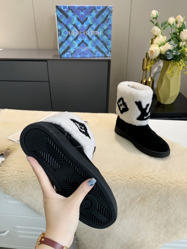 LV WOMEN’S BOOTS - Image 4