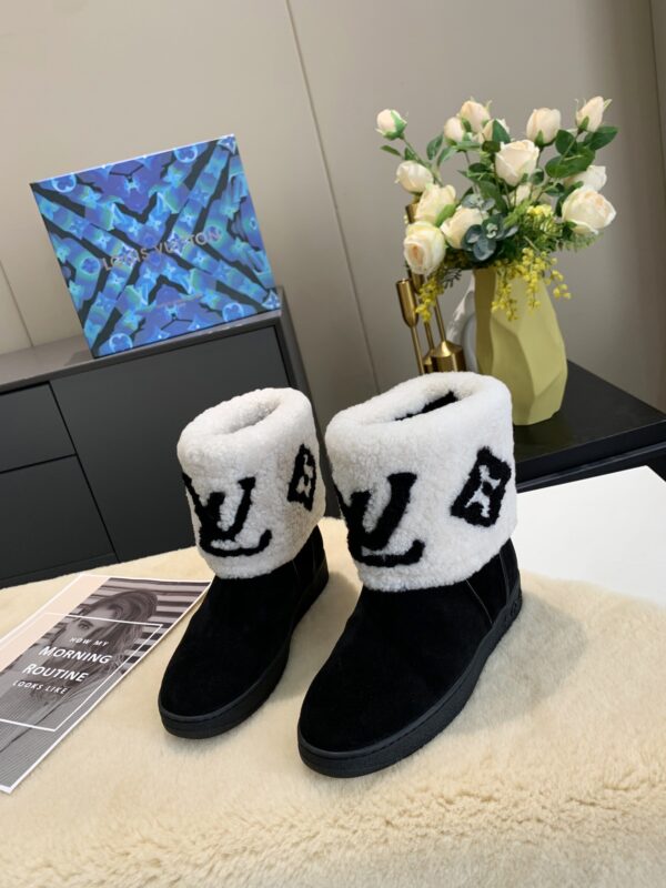 LV WOMEN’S BOOTS - Image 5