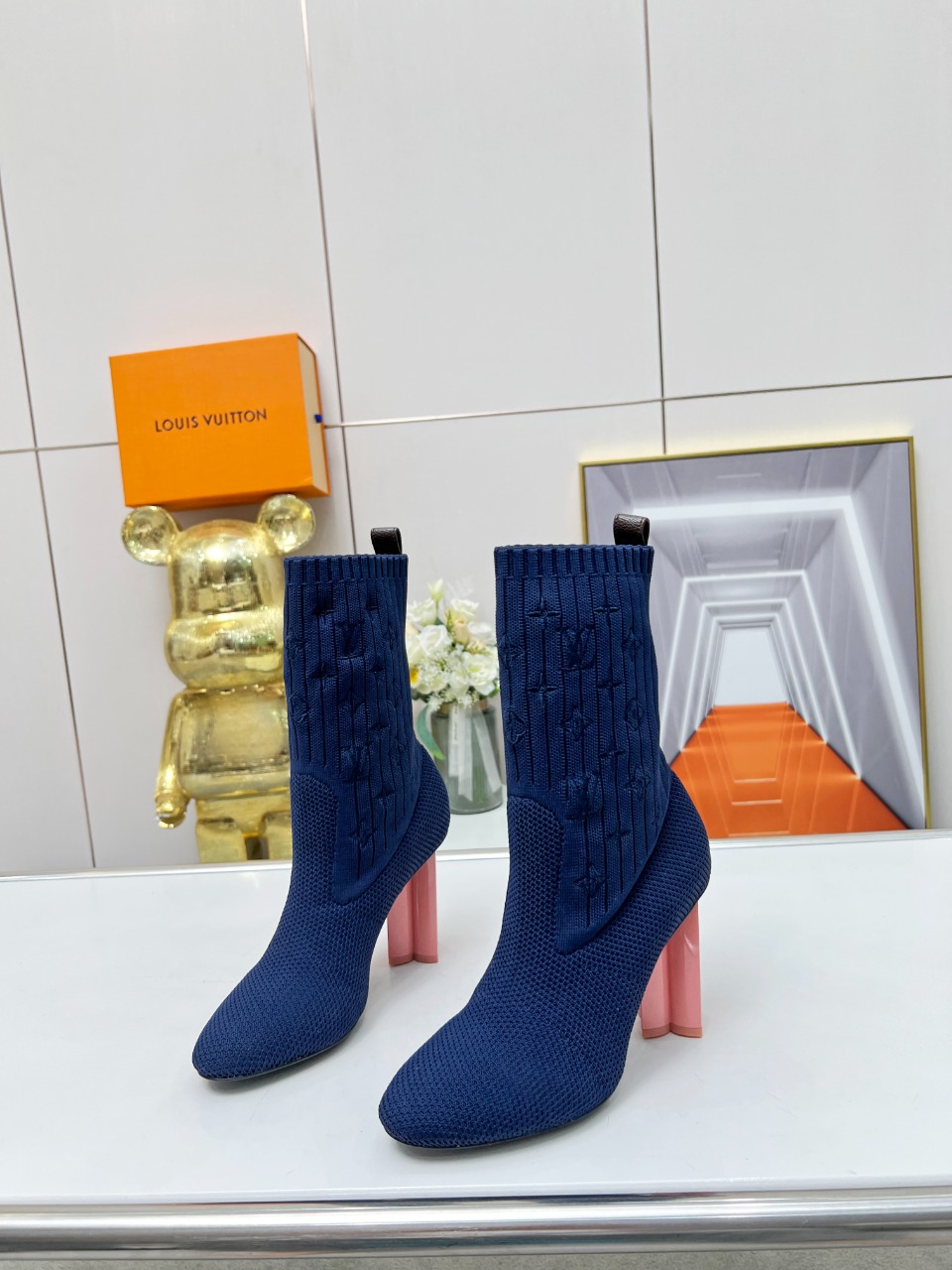 LV WOMEN’S BOOTS - Image 3