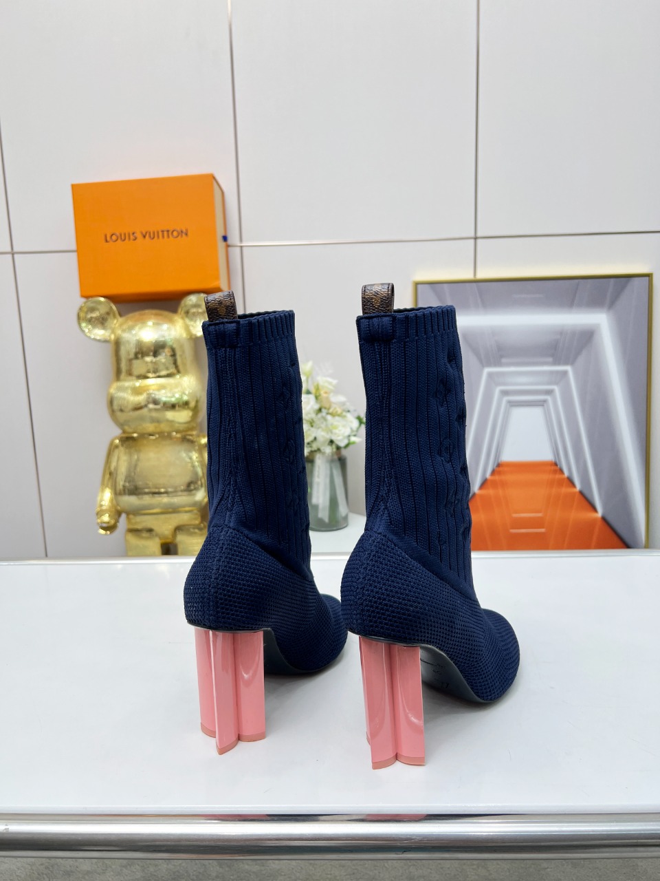 LV WOMEN’S BOOTS - Image 6