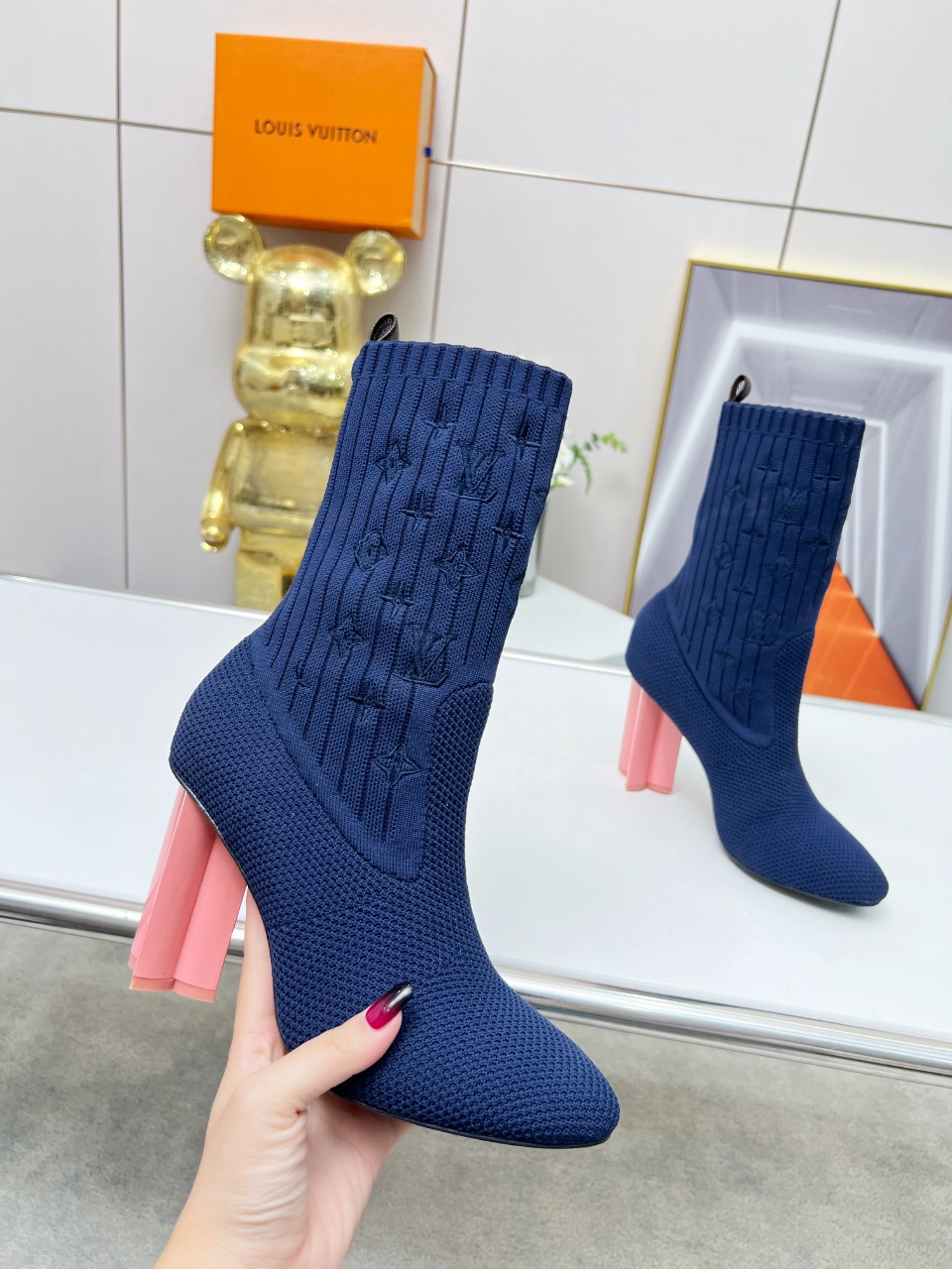 LV WOMEN’S BOOTS - Image 7