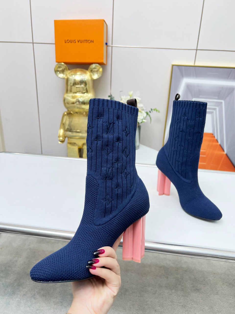 LV WOMEN’S BOOTS - Image 8