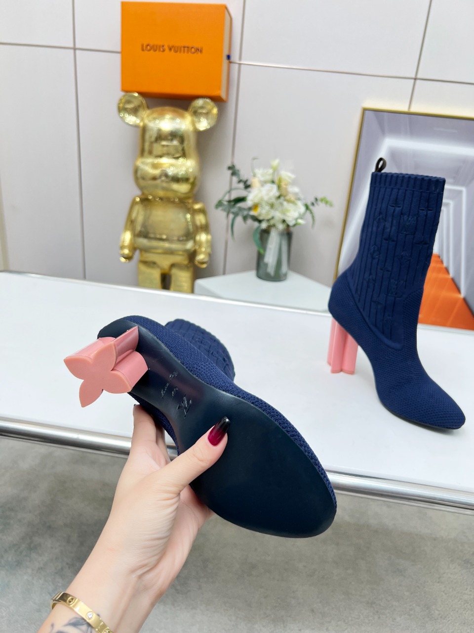 LV WOMEN’S BOOTS - Image 9