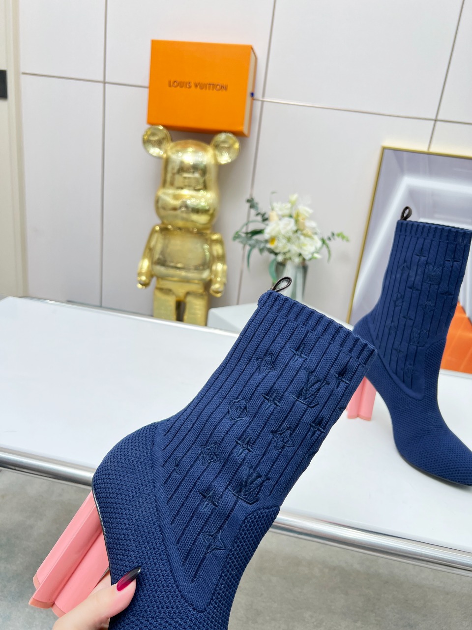 LV WOMEN’S BOOTS - Image 10