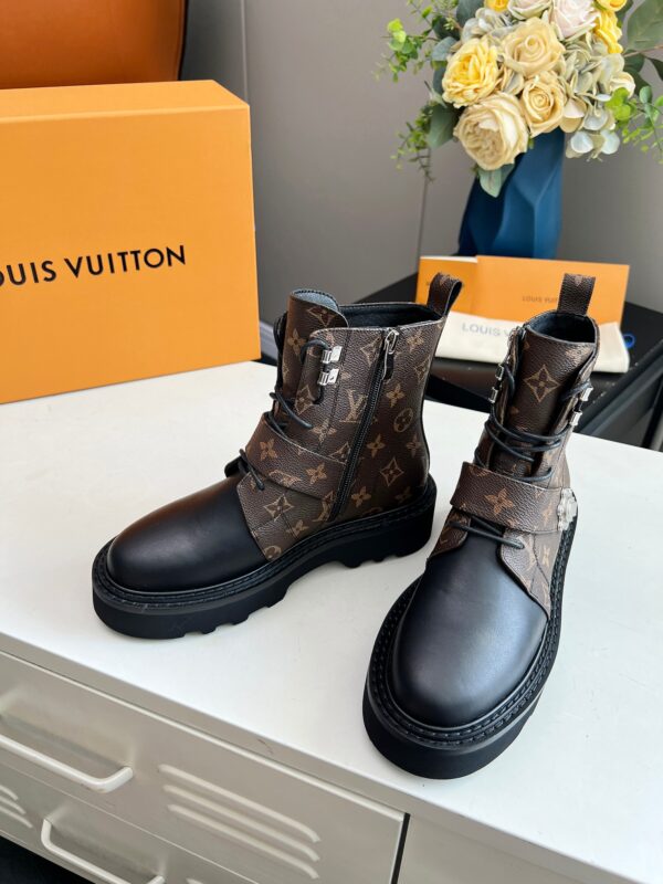 LV WOMEN’S BOOTS - Image 3