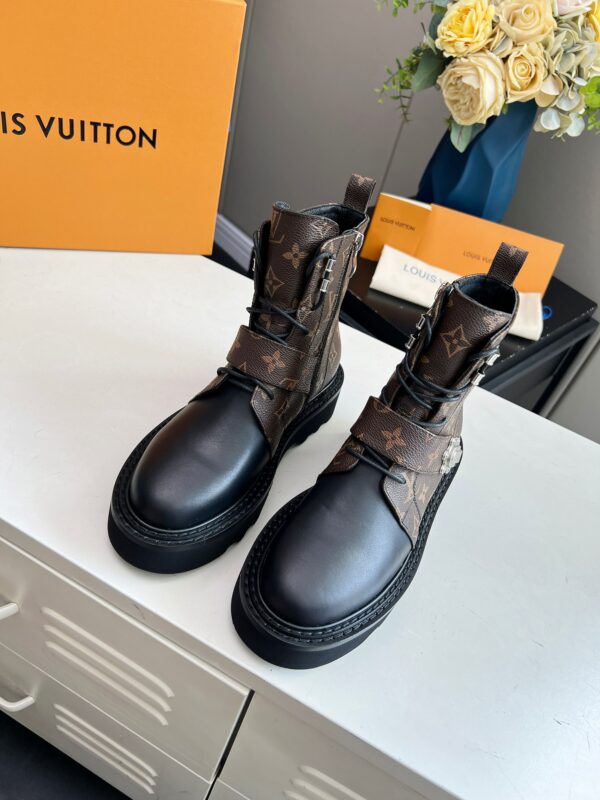 LV WOMEN’S BOOTS - Image 4