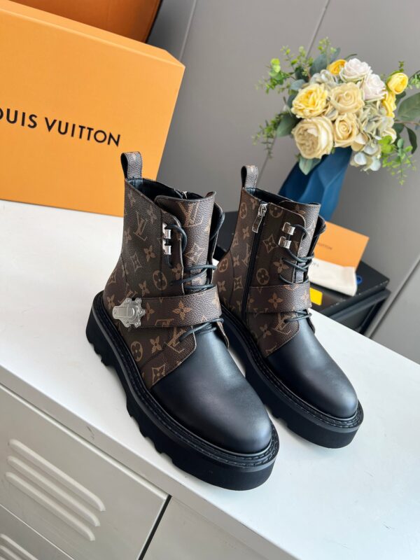 LV WOMEN’S BOOTS - Image 5