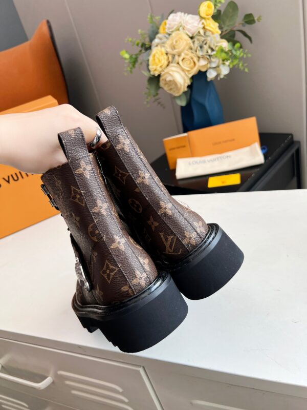 LV WOMEN’S BOOTS - Image 6