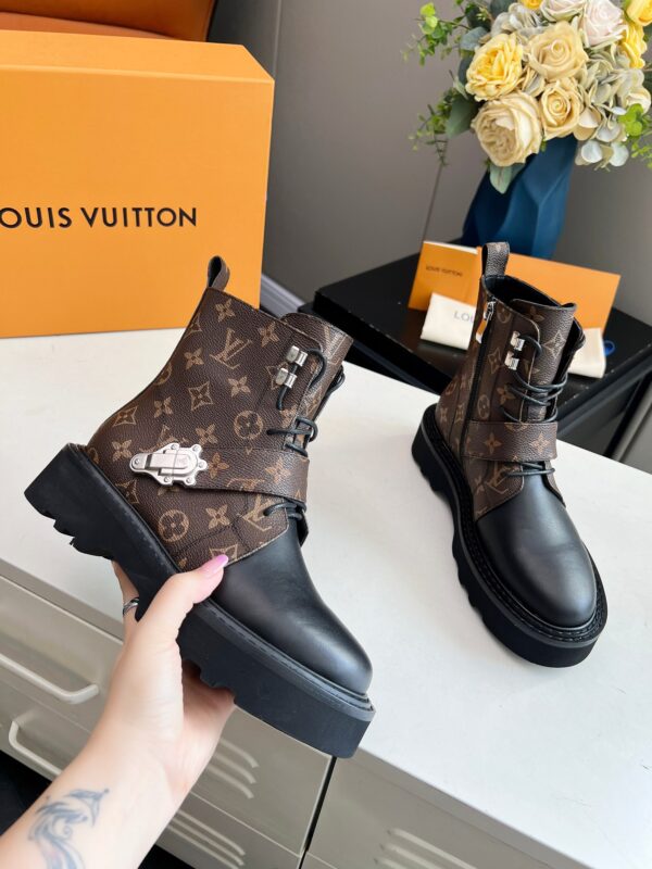 LV WOMEN’S BOOTS - Image 7