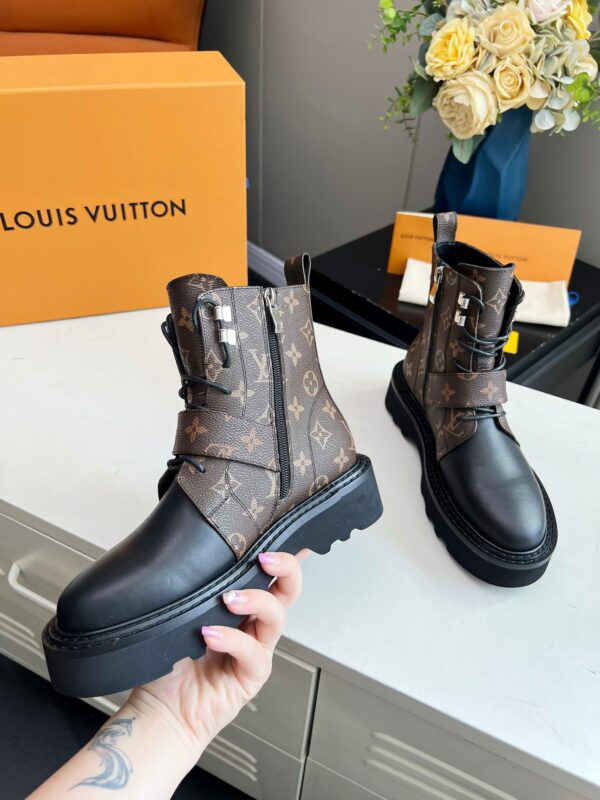 LV WOMEN’S BOOTS - Image 8