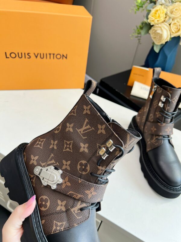 LV WOMEN’S BOOTS - Image 10